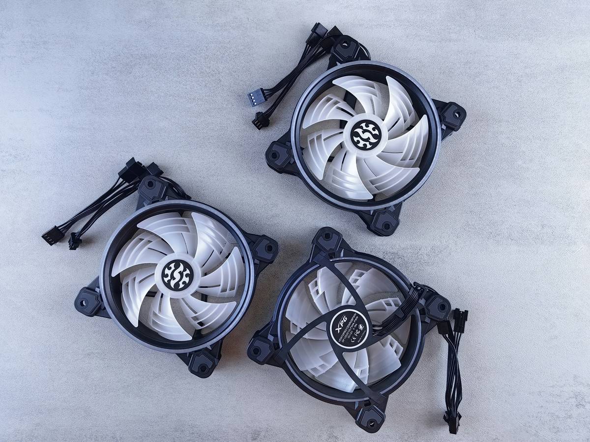 Comparison chart showing airflow vs static pressure performance curves for common PC fan types including axial, centrifugal, and hybrid designs